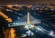 沪渝高速公路三条铁路为高速公路施工让行80分钟 万吨钢混跳芭蕾 接通荆楚第一路